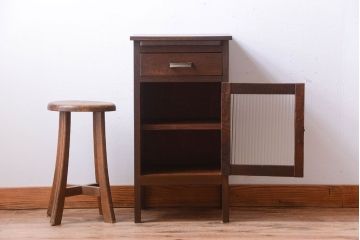 レトロ家具　昭和レトロ　小さなサイドテーブル(サイドキャビネット)
