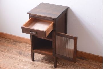 レトロ家具　昭和レトロ　小さなサイドテーブル(サイドキャビネット)