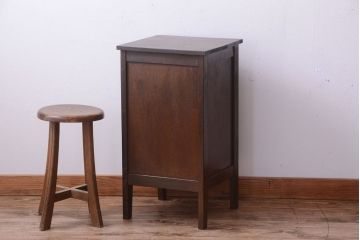 レトロ家具　昭和レトロ　小さなサイドテーブル(サイドキャビネット)