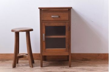 レトロ家具　昭和レトロ　小さなサイドテーブル(サイドキャビネット)(2)