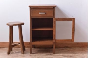 レトロ家具　昭和レトロ　小さなサイドテーブル(サイドキャビネット)(2)
