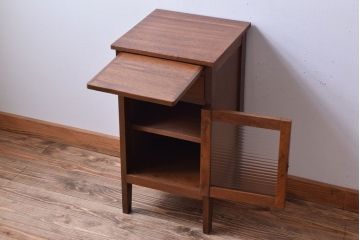 レトロ家具　昭和レトロ　小さなサイドテーブル(サイドキャビネット)(2)