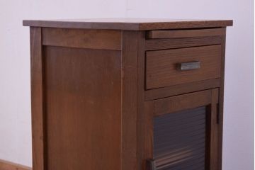 レトロ家具　昭和レトロ　小さなサイドテーブル(サイドキャビネット)(2)