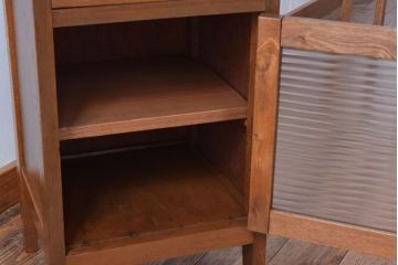 レトロ家具　昭和レトロ　小さなサイドテーブル(サイドキャビネット)(2)