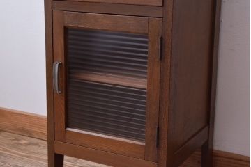 レトロ家具　昭和レトロ　小さなサイドテーブル(サイドキャビネット)(2)