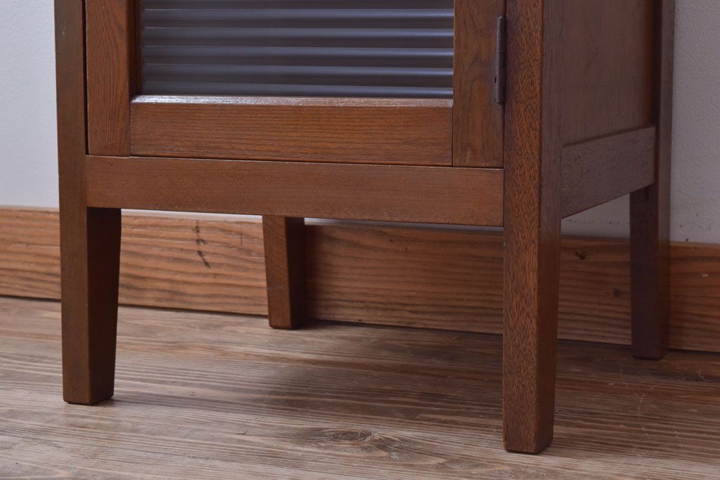 レトロ家具　昭和レトロ　小さなサイドテーブル(サイドキャビネット)(2)