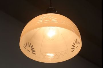 和製アンティーク　古い切子ガラスシェードのレトロな天井照明