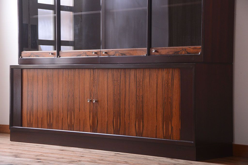 ヴィンテージ家具　北欧ビンテージ　ローズウッド材!特大収納棚(カップボード・食器棚)