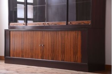 ヴィンテージ家具　北欧ビンテージ　ローズウッド材!特大収納棚(カップボード・食器棚)