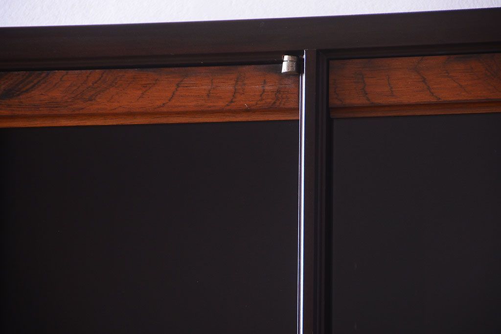 ヴィンテージ家具　北欧ビンテージ　ローズウッド材!特大収納棚(カップボード・食器棚)