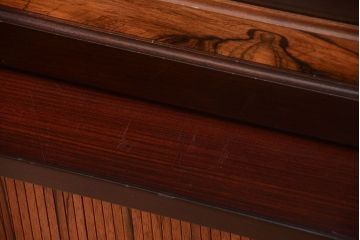 ヴィンテージ家具　北欧ビンテージ　ローズウッド材!特大収納棚(カップボード・食器棚)