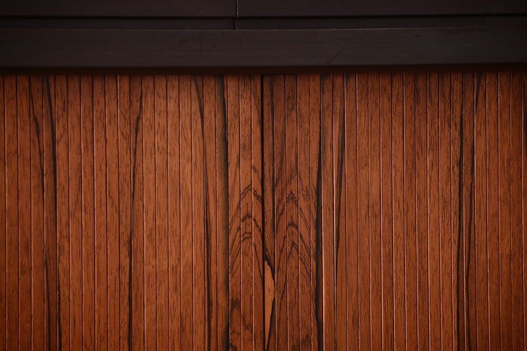 ヴィンテージ家具　北欧ビンテージ　ローズウッド材!特大収納棚(カップボード・食器棚)