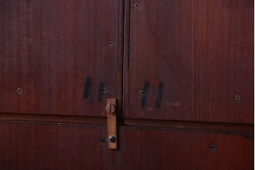 ヴィンテージ家具　北欧ビンテージ　ローズウッド材!特大収納棚(カップボード・食器棚)