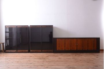 ヴィンテージ家具　北欧ビンテージ　ローズウッド材!特大収納棚(カップボード・食器棚)