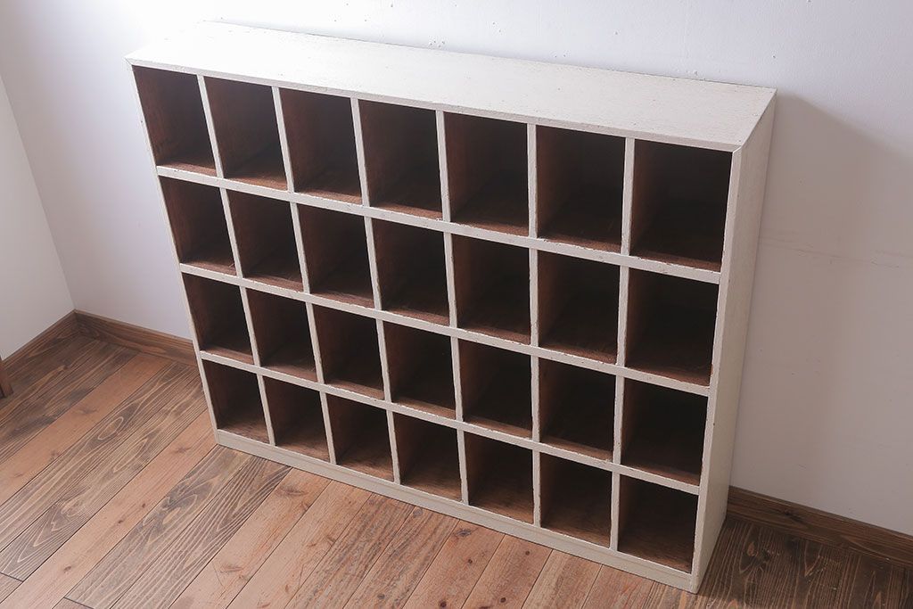 アンティーク家具　アンティーク　オリジナルペイント!白ペンキの古いマス目棚(2)