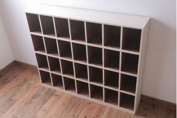 アンティーク家具　アンティーク　オリジナルペイント!白ペンキの古いマス目棚(2)