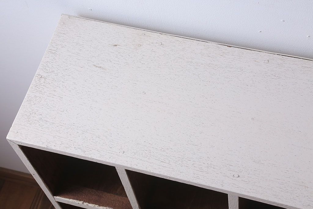 アンティーク家具　アンティーク　オリジナルペイント!白ペンキの古いマス目棚(2)