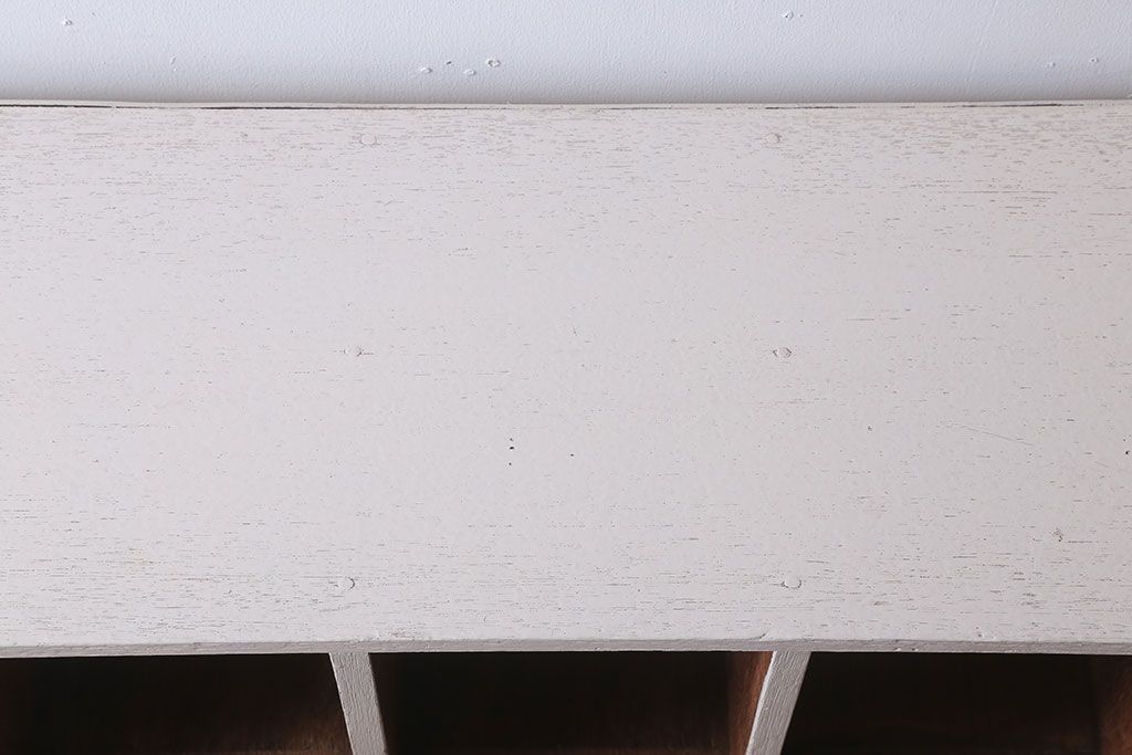 アンティーク家具　アンティーク　オリジナルペイント!白ペンキの古いマス目棚(2)