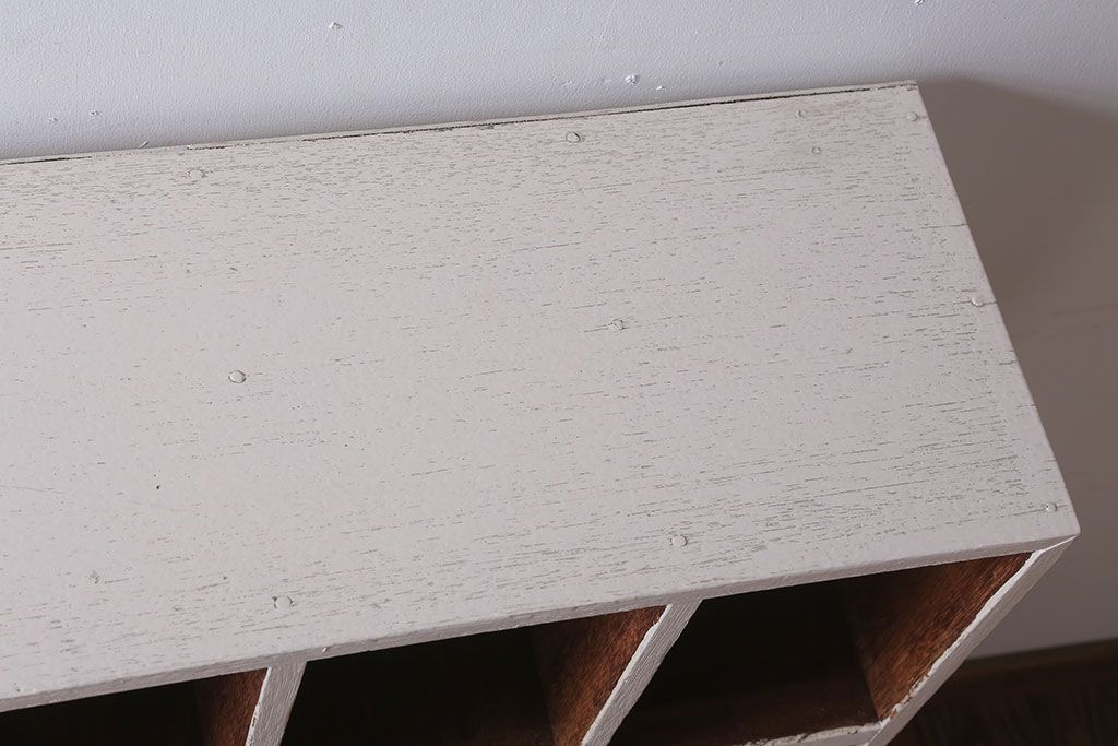 アンティーク家具　アンティーク　オリジナルペイント!白ペンキの古いマス目棚(2)