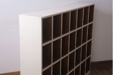 アンティーク家具　アンティーク　オリジナルペイント!白ペンキの古いマス目棚(2)