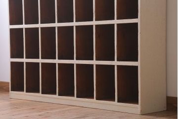 アンティーク家具　アンティーク　オリジナルペイント!白ペンキの古いマス目棚(2)