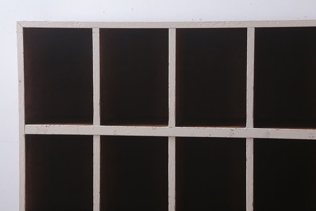 アンティーク家具　アンティーク　オリジナルペイント!白ペンキの古いマス目棚(2)