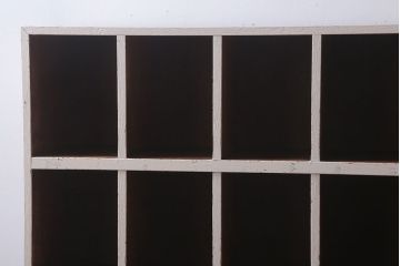 アンティーク家具　アンティーク　オリジナルペイント!白ペンキの古いマス目棚(2)