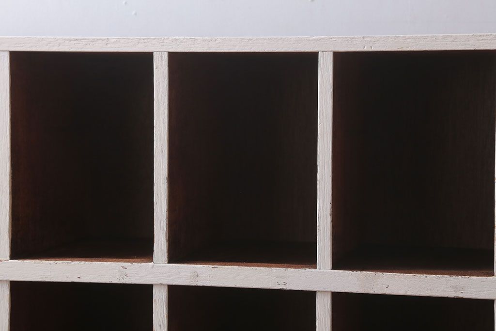 アンティーク家具　アンティーク　オリジナルペイント!白ペンキの古いマス目棚(2)