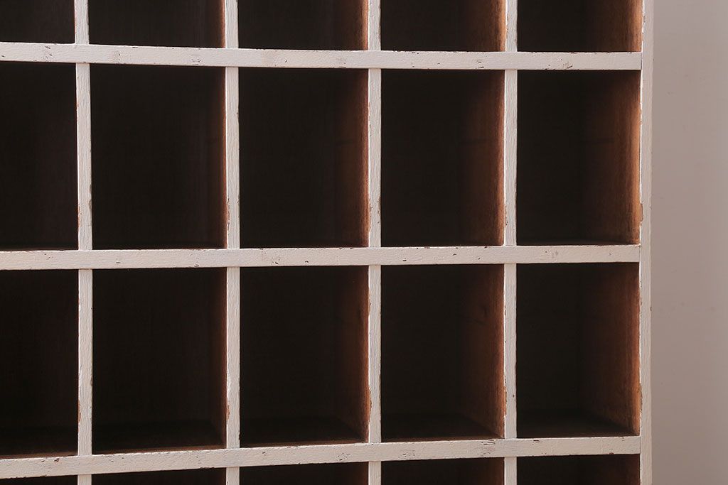 アンティーク家具　アンティーク　オリジナルペイント!白ペンキの古いマス目棚(2)