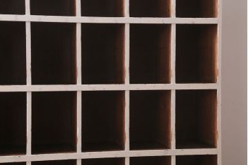 アンティーク家具　アンティーク　オリジナルペイント!白ペンキの古いマス目棚(2)