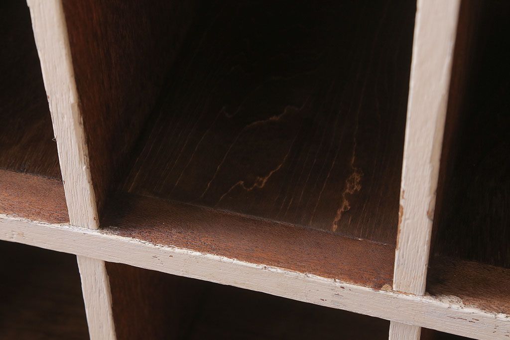 アンティーク家具　アンティーク　オリジナルペイント!白ペンキの古いマス目棚(2)