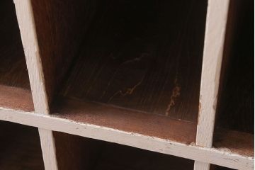 アンティーク家具　アンティーク　オリジナルペイント!白ペンキの古いマス目棚(2)