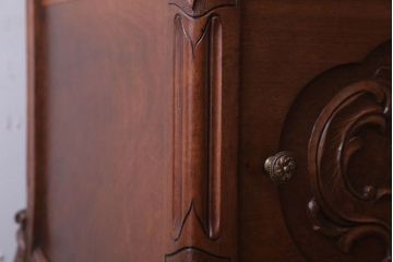 アンティーク家具　フランスアンティーク　ウォールナット材の優雅なサイドテーブル(花台)