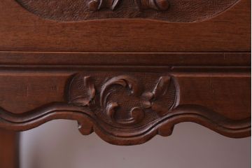 アンティーク家具　フランスアンティーク　ウォールナット材の優雅なサイドテーブル(花台)