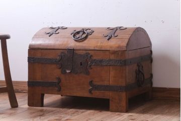 アンティーク雑貨　イギリスビンテージ　宝箱型収納ボックス(収納箱)