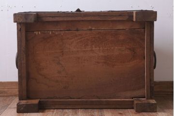 アンティーク雑貨　イギリスビンテージ　宝箱型収納ボックス(収納箱)