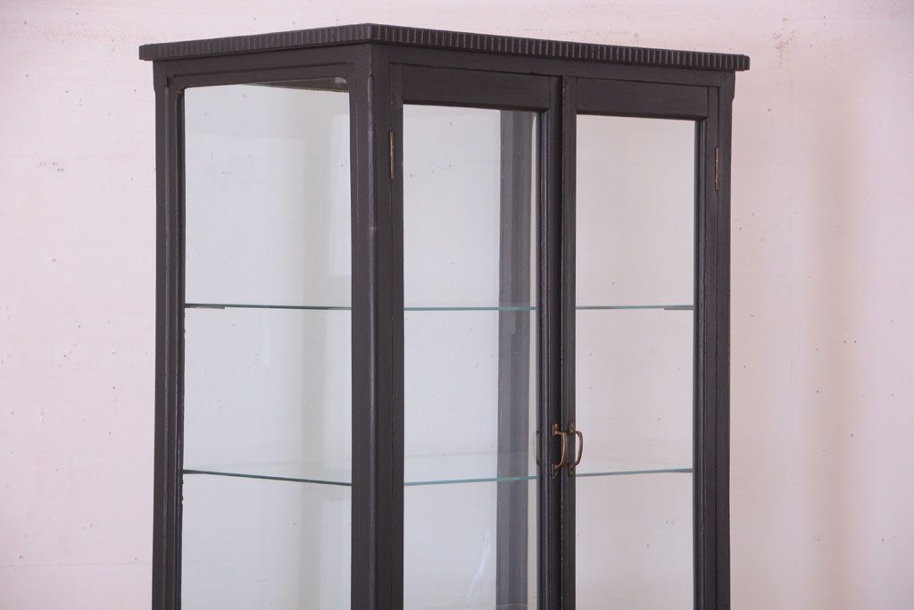 アンティーク家具　大正ロマン　丸脚!つや消しブラックペイントの縦型アンティークガラスケース