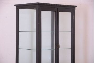 アンティーク家具　大正ロマン　丸脚!つや消しブラックペイントの縦型アンティークガラスケース