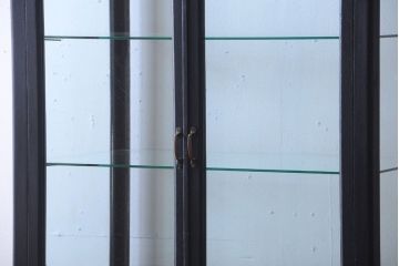 アンティーク家具　大正ロマン　丸脚!つや消しブラックペイントの縦型アンティークガラスケース
