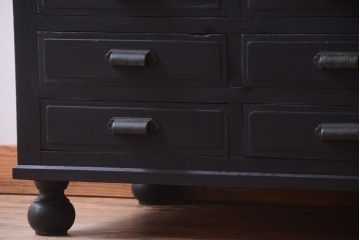 アンティーク家具　大正ロマン　丸脚!つや消しブラックペイントの縦型アンティークガラスケース