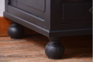 アンティーク家具　大正ロマン　丸脚!つや消しブラックペイントの縦型アンティークガラスケース