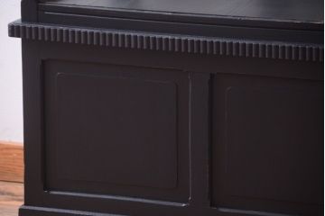 アンティーク家具　大正ロマン　丸脚!つや消しブラックペイントの縦型アンティークガラスケース