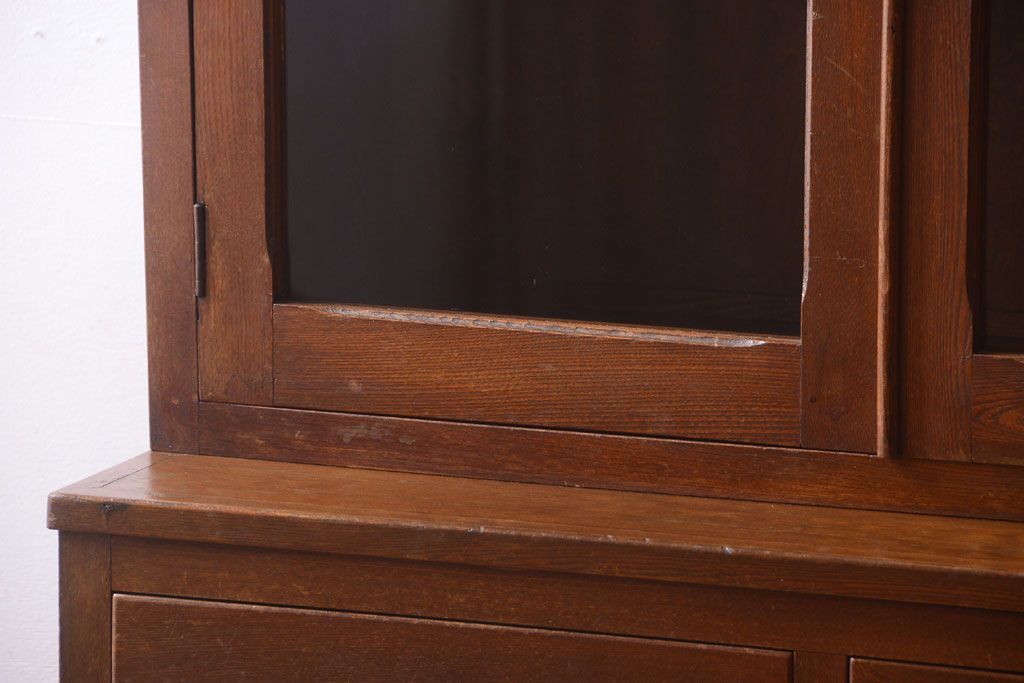 レトロ家具　昭和レトロ　シンプルな木製カップボード(食器棚)