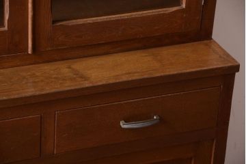 レトロ家具　昭和レトロ　シンプルな木製カップボード(食器棚)