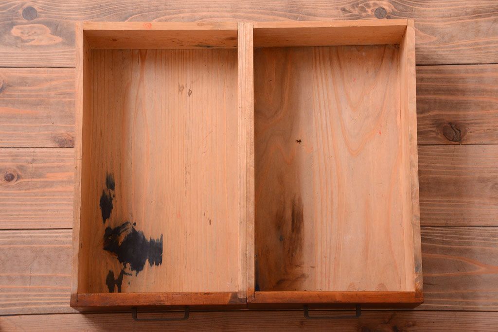 レトロ家具　昭和レトロ　モールガラス入り!古い木製のアンティークチェスト