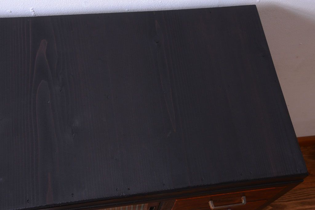 レトロ家具　昭和レトロ　モールガラス入り!古い木製のアンティークチェスト