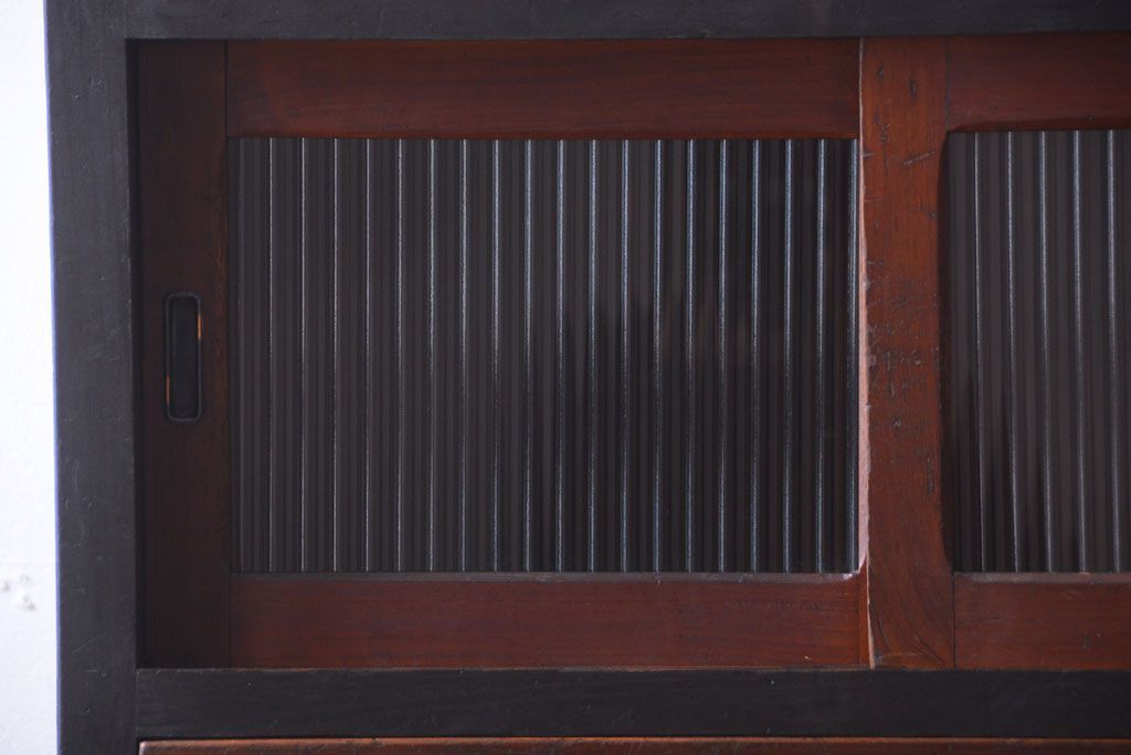 レトロ家具　昭和レトロ　モールガラス入り!古い木製のアンティークチェスト