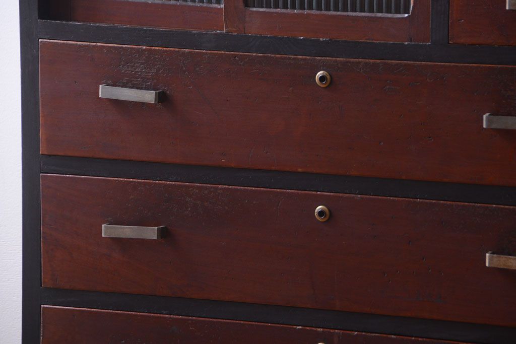 レトロ家具　昭和レトロ　モールガラス入り!古い木製のアンティークチェスト