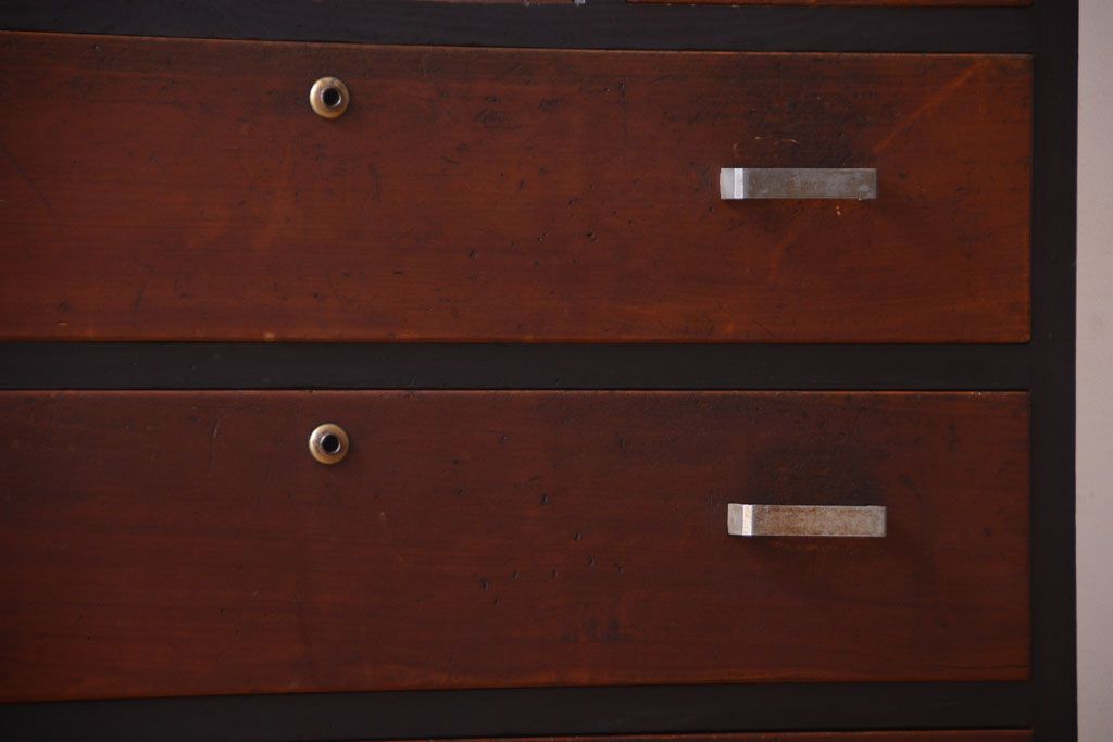 レトロ家具　昭和レトロ　モールガラス入り!古い木製のアンティークチェスト