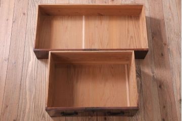 アンティーク家具　アンティーク　脚付き!古い木の質感が味わい深い時代箪笥ローボード(衣装箪笥)